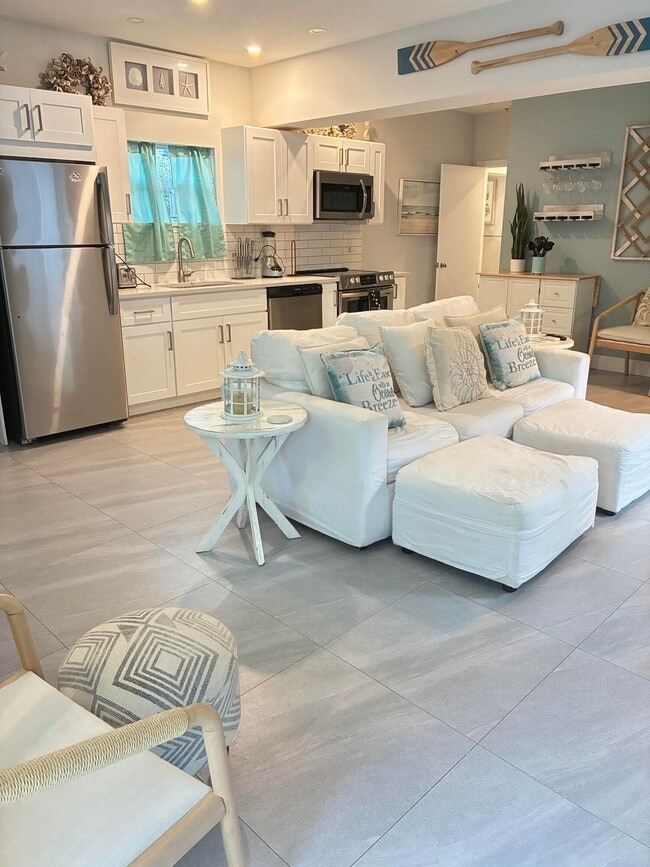 Building Photo - 3410 Spring St