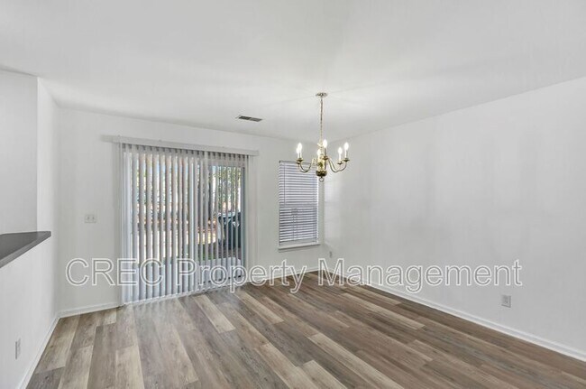 Foto del edificio - 9176 Maple Grove Dr