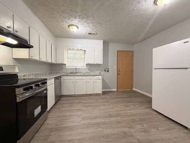 Building Photo - 4882 Valley Dale Ct SW