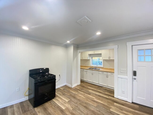 Building Photo - 348 Portland St