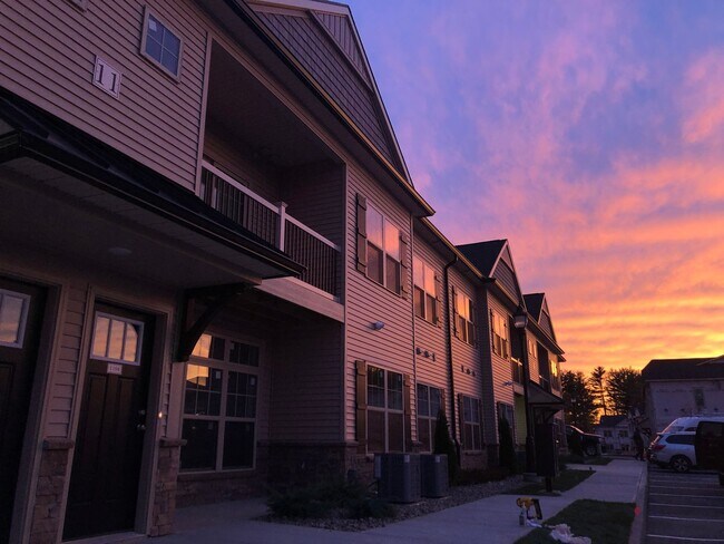 Foto del edificio - 202 W Creek Ln