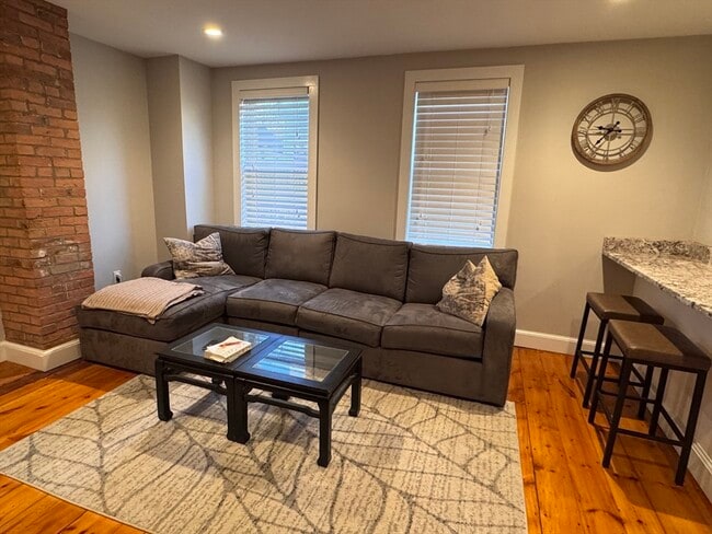 Building Photo - 7 Hardy St