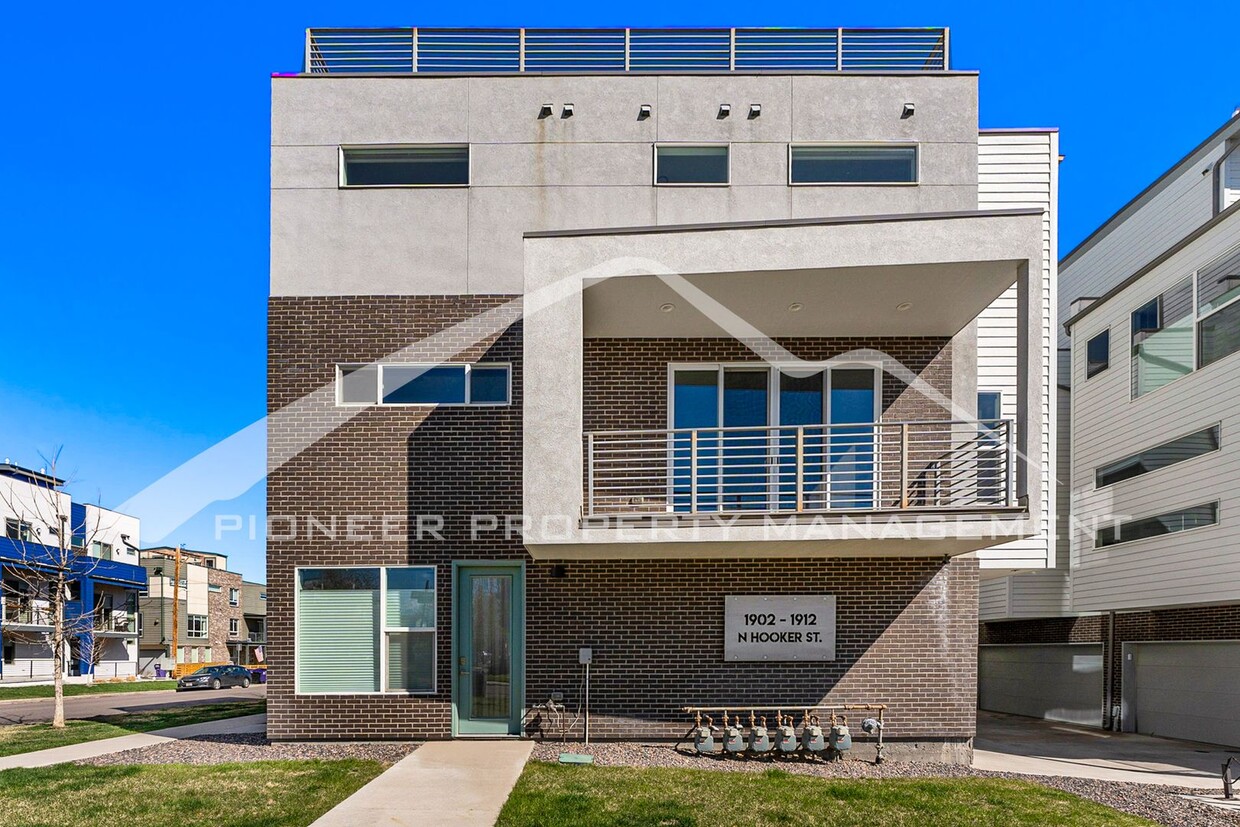 Primary Photo - Gorgeous Home with Washer/Dryer and Mounta...