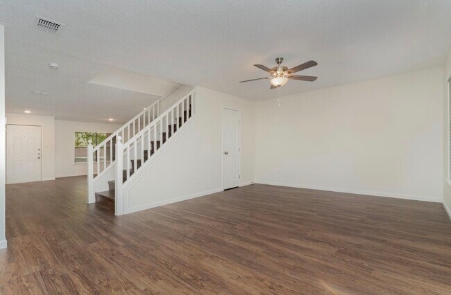 Building Photo - 2007 Crystal Springs Dr
