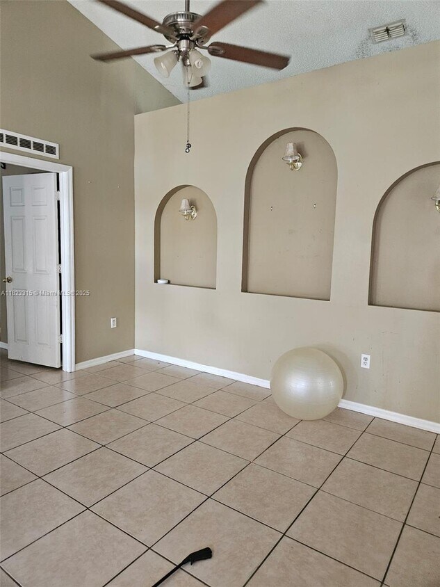 Foto principal - 8726 105th Ave