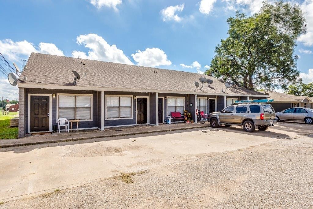 208 N Tarrant St, Crowley, TX 76036 208 N Tarrant St Crowley, TX