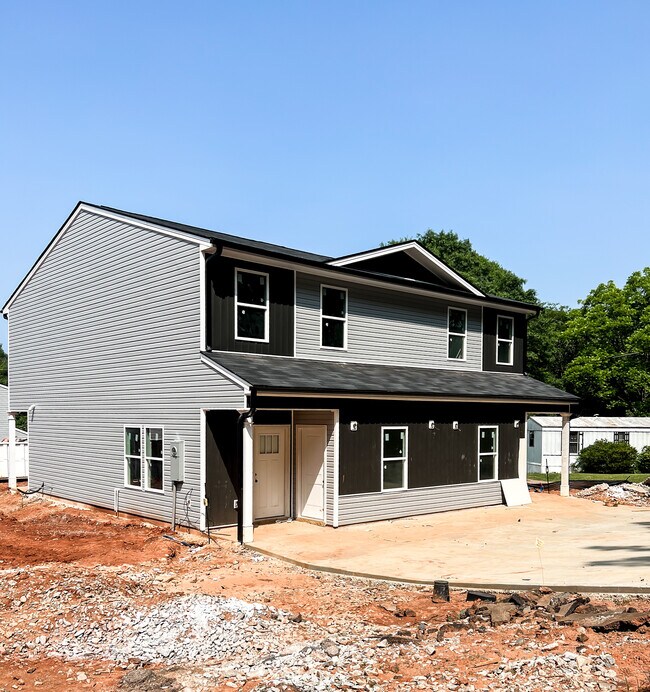 Building Photo - 211 Johnson Cir