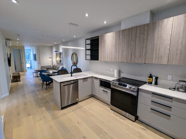 Building Photo - 1281 Rue Rachel E