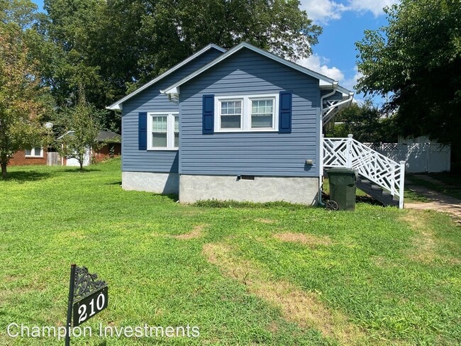 Building Photo - 2 br, 1.5 bath House - 210 N. Piedmont Ave