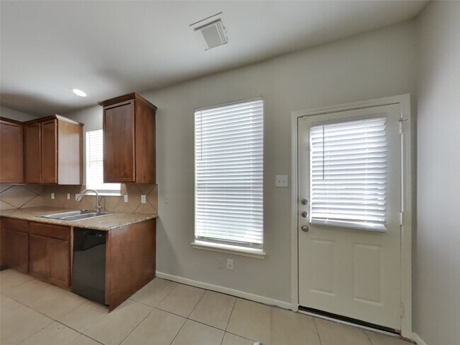 Foto del edificio - 21526 Lovis Way