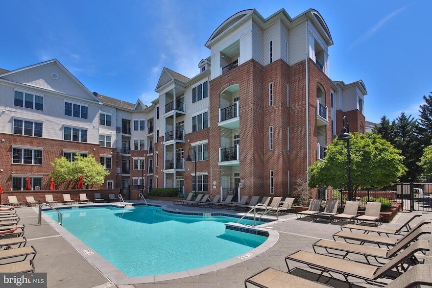 Foto principal - 300 W Elm St