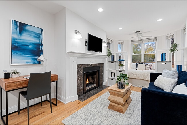 Building Photo - 950 W Belle Plaine Ave