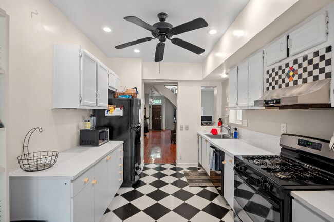 Foto del edificio - 1357 E St SE