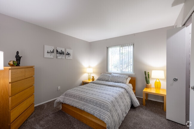 1 habitación, 1 baño - The Cambridge - 720 pies cuadrados - Dormitorio - Club One of Auburn Hills