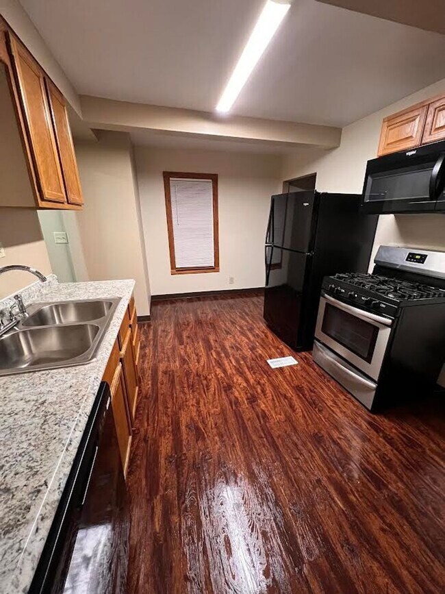 Foto del edificio - 112 Hazel St