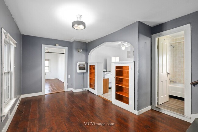 Building Photo - 407 Holmes St
