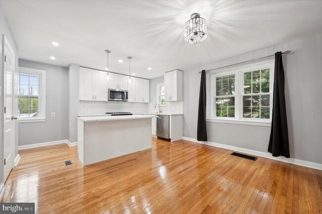 Foto del edificio - 2330 Kenilworth Rd