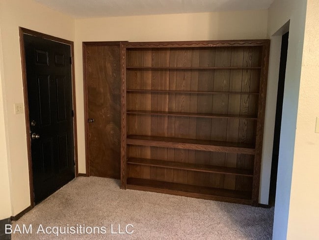 Building Photo - 2 br, 2 bath Apartment - 814 E. MacArthur St.