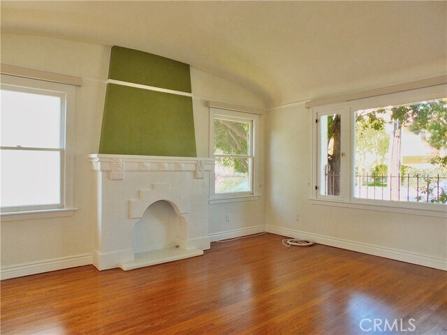 Building Photo - 2828 E 3rd St