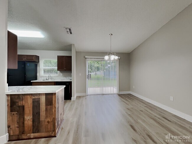 Building Photo - 6623 Freeport Dr