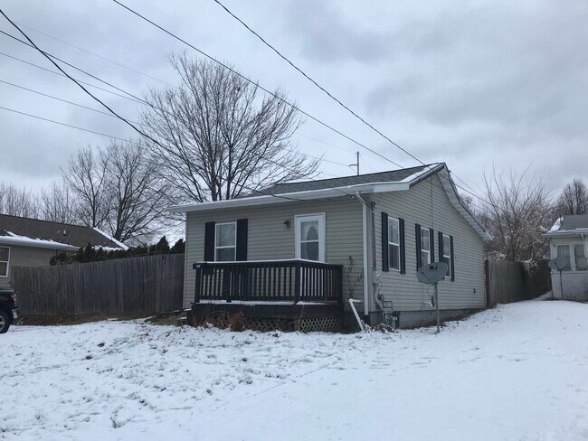 Building Photo - 705 E Moneta Ave