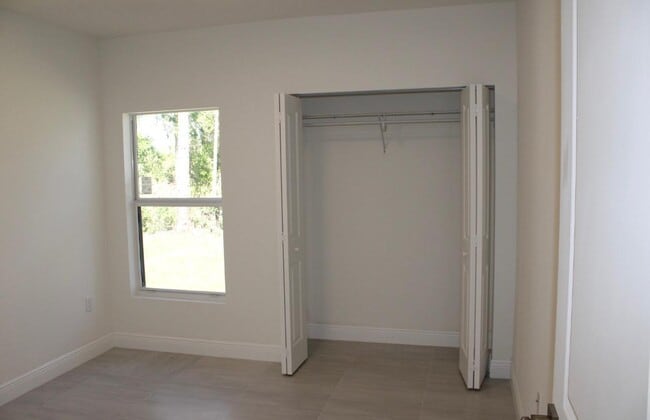 Building Photo - 5224 29th St Sw