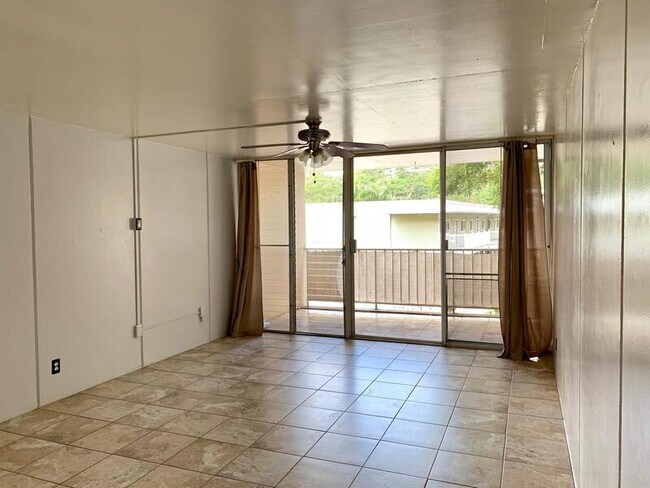 Building Photo - 9555 Waikalani Dr