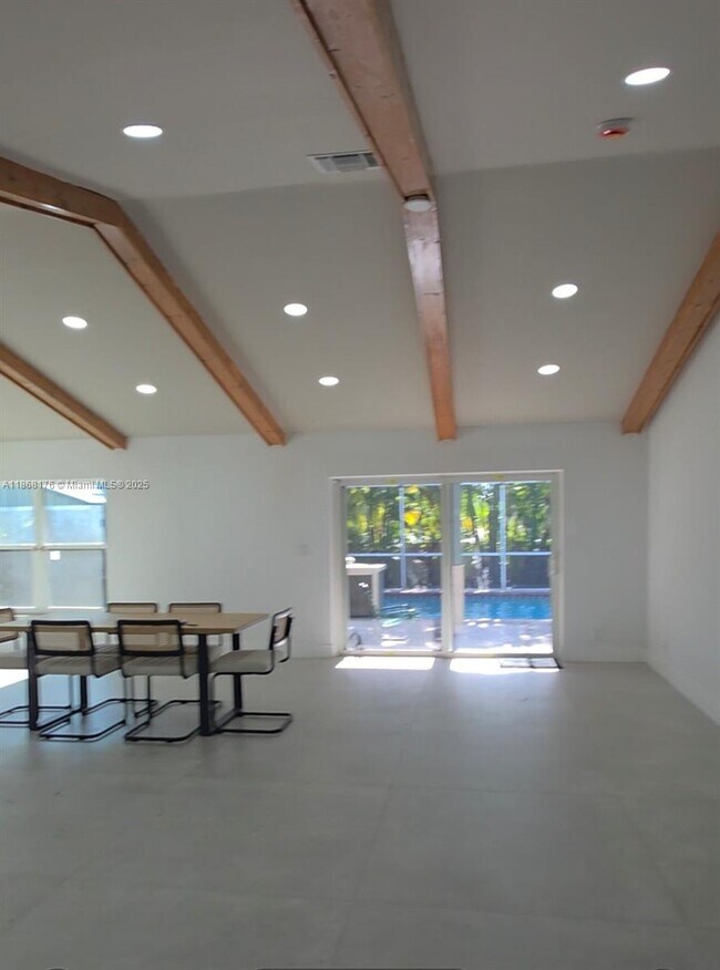 Foto del edificio - 7761 NW 4th St