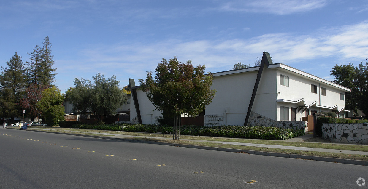 Building Photo - 40414-40484 Grimmer Blvd