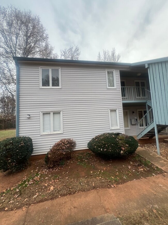 Building Photo - One bedroom for only $1050.00