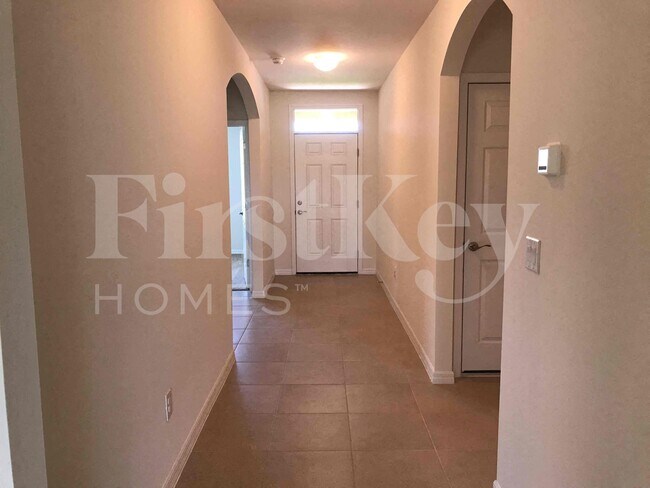 Foto del edificio - 629 SW 25th Terrace