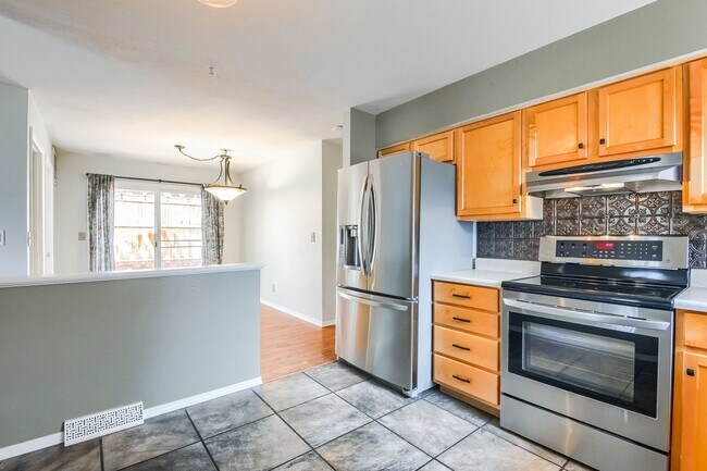 Building Photo - Four Bedroom Home in Englewood