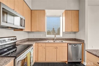 Building Photo - 388 E Ocean Blvd
