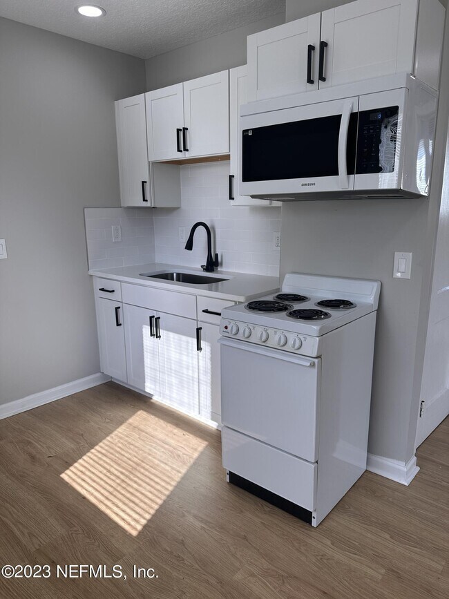 Foto del edificio - 1747 Landon Ave