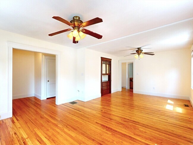 Foto del edificio - 25 Charlotte Rd