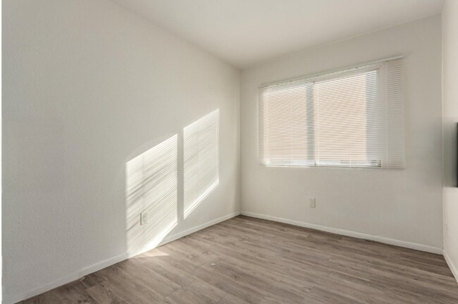 Foto del edificio - 4523 E Wood St