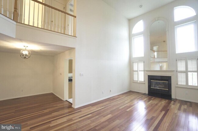 Building Photo - 250 Lookout Pl