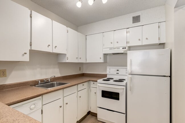 Building Photo - Cedarvilla Apartments