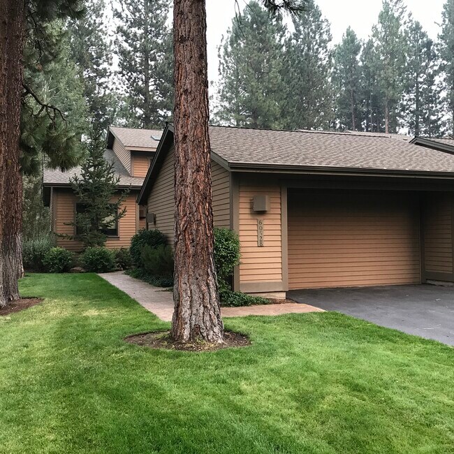 Foto del edificio - 60528 Elkai Woods Dr