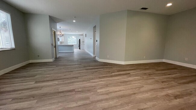 Building Photo - 6775 Via Regina