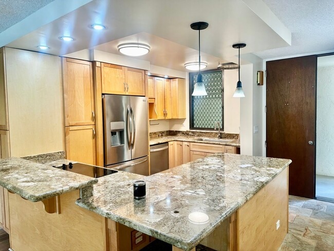 Building Photo - 1 bedroom in Highly Desirable building in Hawaii Kai
