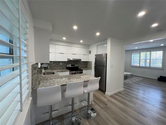 Building Photo - 7885 SW 57th Ave