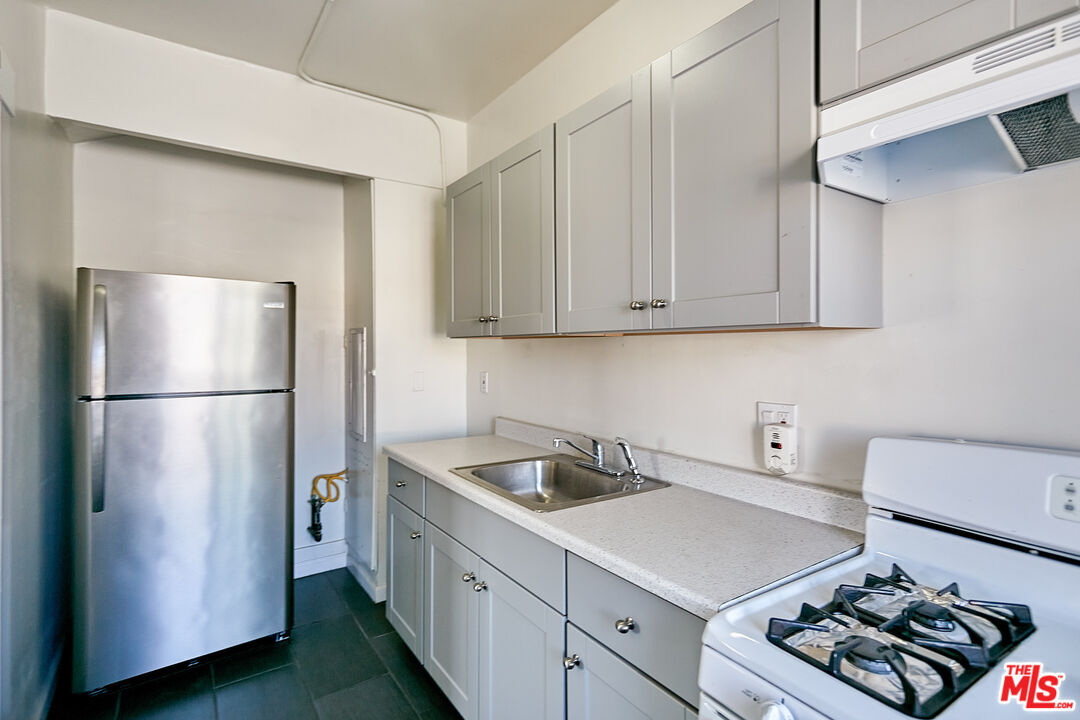Foto principal - 4019 W Olympic Blvd