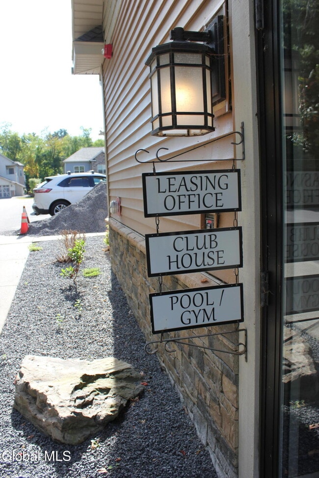 Building Photo - 48 Bavarian Wy