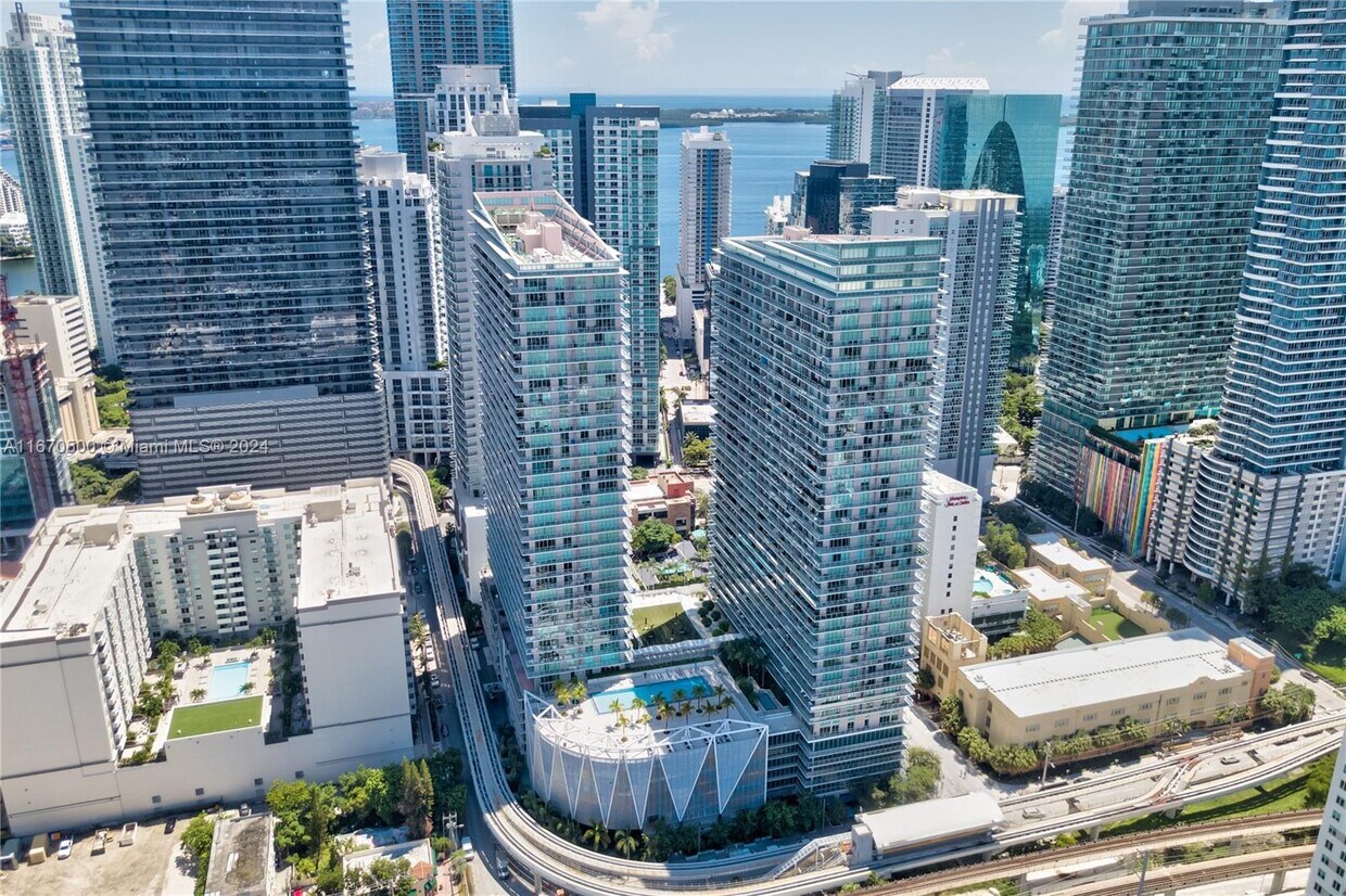 Primary Photo - 1111 SW 1st Ave
