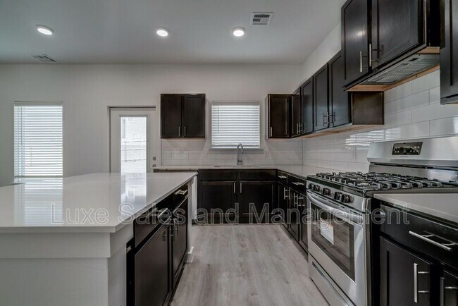 Foto del edificio - 13505 Vinita Dr