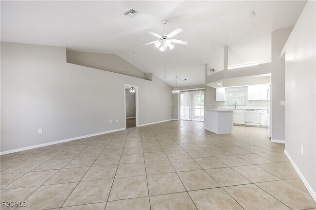 Foto del edificio - 1056 Summa Blvd