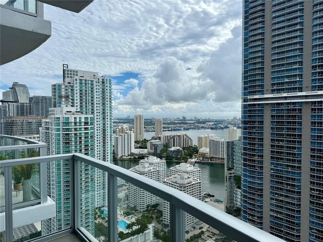 Primary Photo - 1060 Brickell Ave