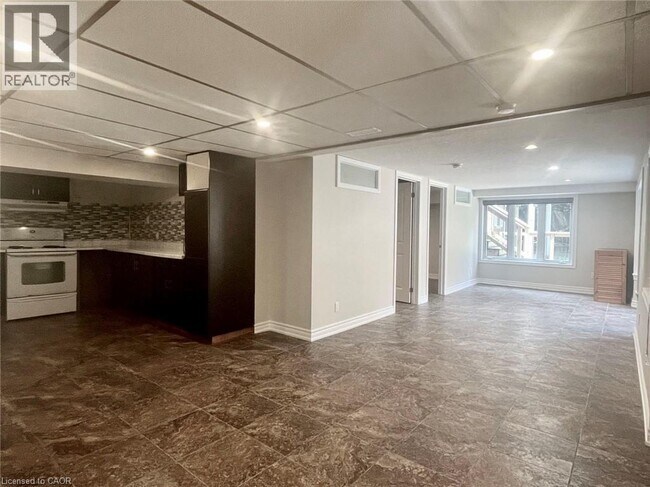 Photo du bâtiment - 19 Hahn Pl