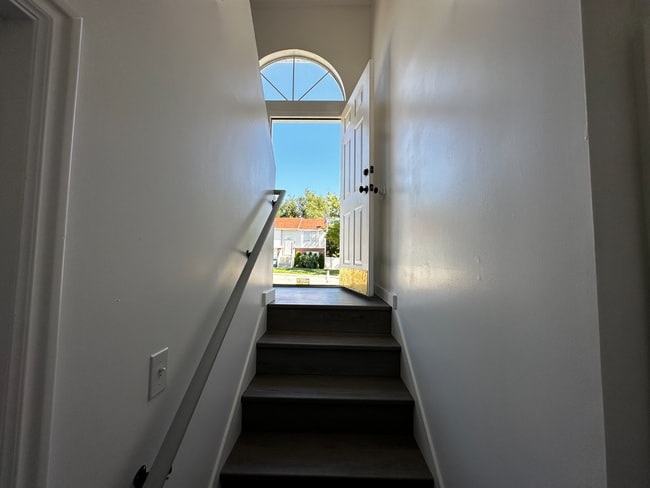 Building Photo - Charming 3-Bedroom Home for Rent in a Tran...